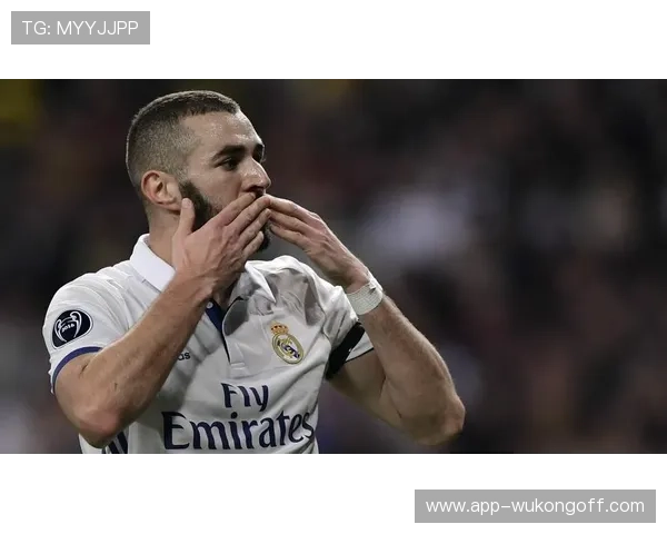 为何本泽马的巅峰来得如此之晚？一位中锋的自我革命