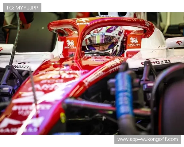 周冠宇下赛季豪装赛车照片流出，这装备感觉比豪门派对还壕？