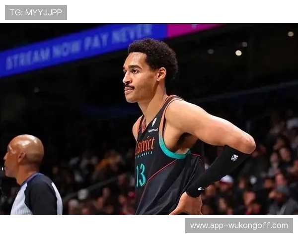 乔丹·普尔掩护后无球跑位，较库里依赖空切制造三分