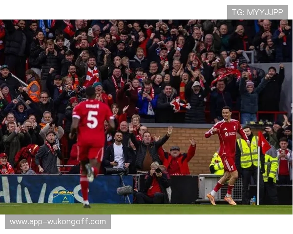 利物浦多线作战压力加剧，阵容深度不足问题逐步显现